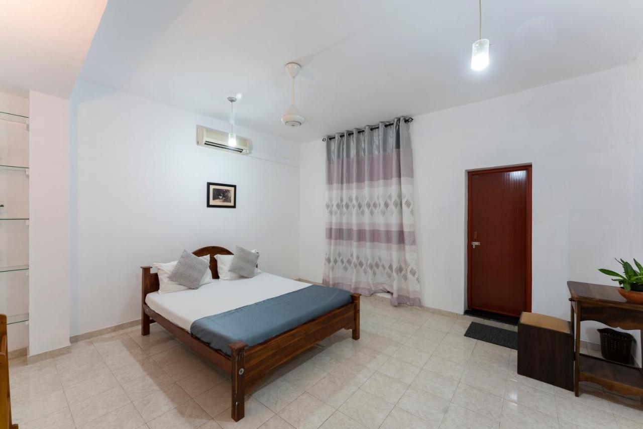 Gentz Residency & Restaurant Hotel Коломбо Екстериор снимка