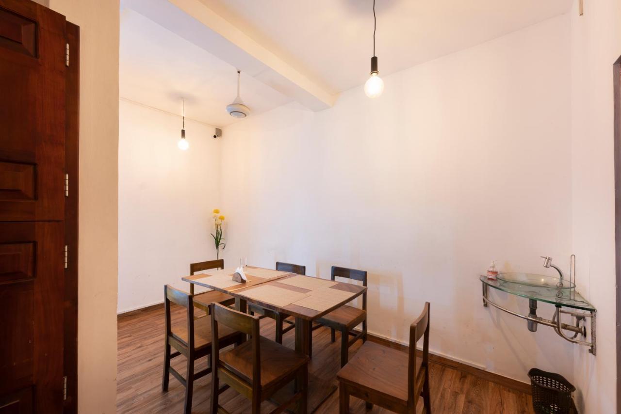 Gentz Residency & Restaurant Hotel Коломбо Екстериор снимка